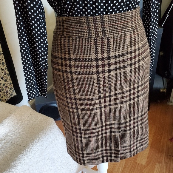 Ann Taylor Petites Plaid Wool Skirt - Picture 2 of 8